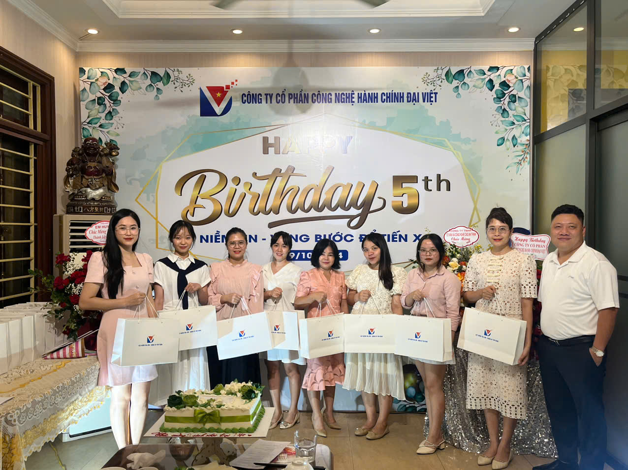KỶ NIỆM 5 NĂM THÀNH LẬP CÔNG TY CỔ PHẦN CÔNG NGHỆ HÀNH CHÍNH ĐẠI VIỆT 1