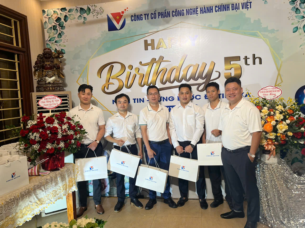 KỶ NIỆM 5 NĂM THÀNH LẬP CÔNG TY CỔ PHẦN CÔNG NGHỆ HÀNH CHÍNH ĐẠI VIỆT 2