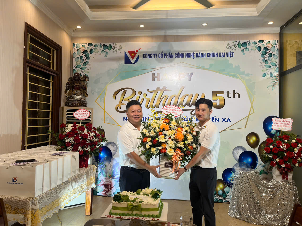 KỶ NIỆM 5 NĂM THÀNH LẬP CÔNG TY CỔ PHẦN CÔNG NGHỆ HÀNH CHÍNH ĐẠI VIỆT 4