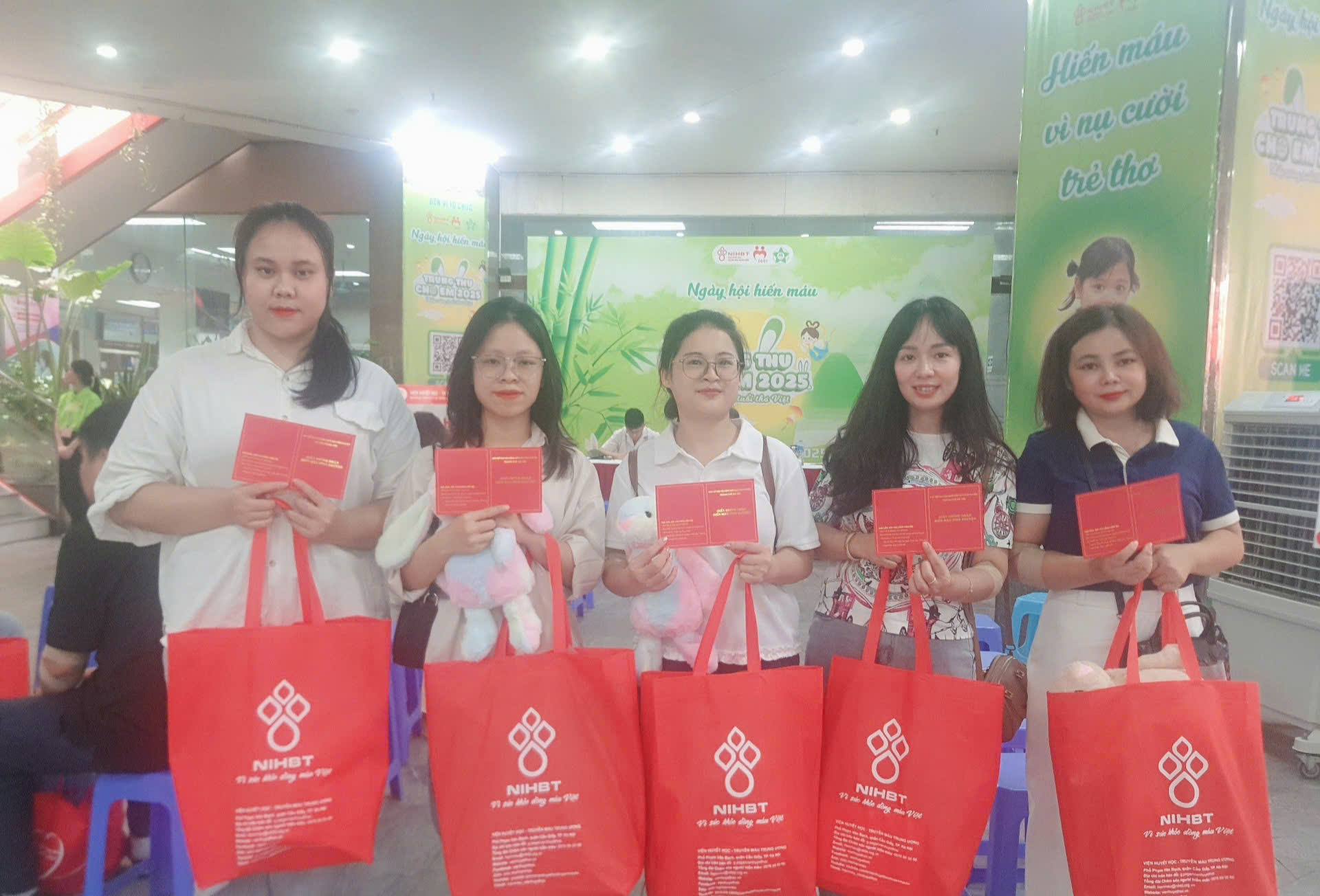 MỘT GIỌT MÁU CHO ĐI MỘT TÌNH THƯƠNG Ở LẠI – ĐẠI VIỆT CHUNG TAY VÌ CỘNG ĐỒNG 4